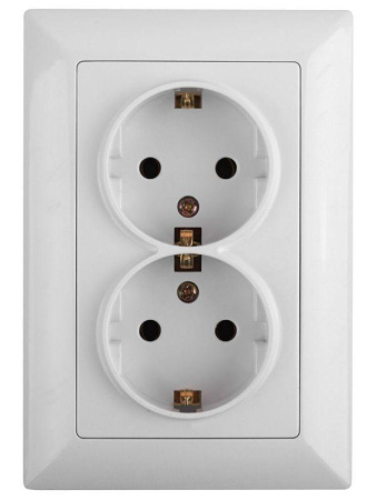 Розетка 2-м СП Solo 4-208-01 16А 250В IP20 2х2P+E Schuko с заземл. защ. шторки бел.  Б0053697