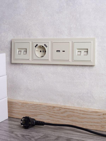 Розетка BRITE USB A+C 18Вт РЮ11-1-БрКр механизм беж.  BR-U22-018-K10