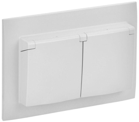 Розетка 2-м SKANDY 16А IP44 с крышкой в сборе SK-R12W арктич. бел.  SK-R26-16-44-K01-F