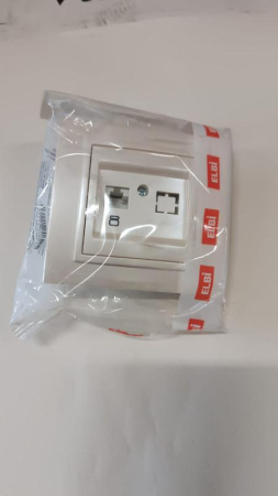 Розетка компьютерная Zena кат.6 + гнездо жемчуж.  500-012500-247