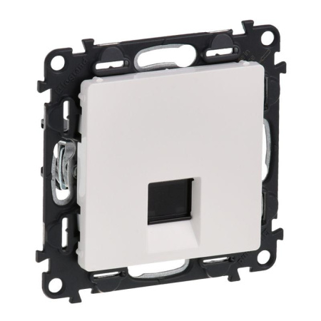 Розетка компьютерная 1-м Valena Life RJ45 кат.6 UTP с лицев. панелью механизм бел. Leg 753442